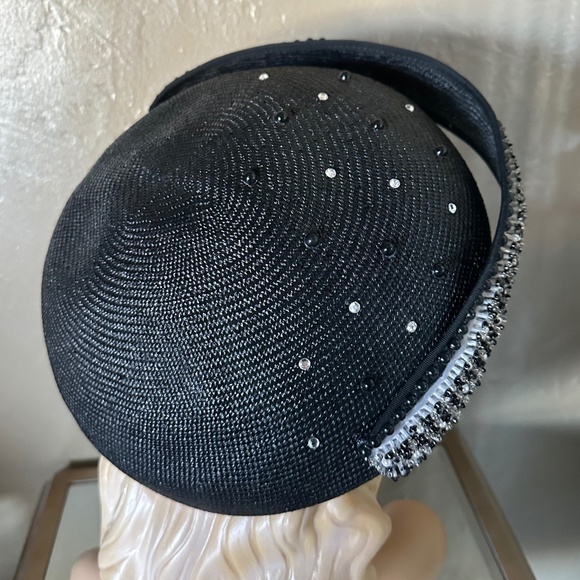 SWANKY 1960s' BLACK STRAW TAM WITH SEQUINS, RHINESTONES & BEADS - Picture 5 of 12